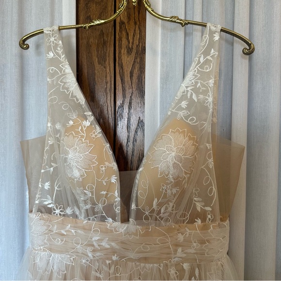 Hebeos White Nude A-line Appliqué Tulle Illusion Princess Wedding Gown - Picture 5 of 16